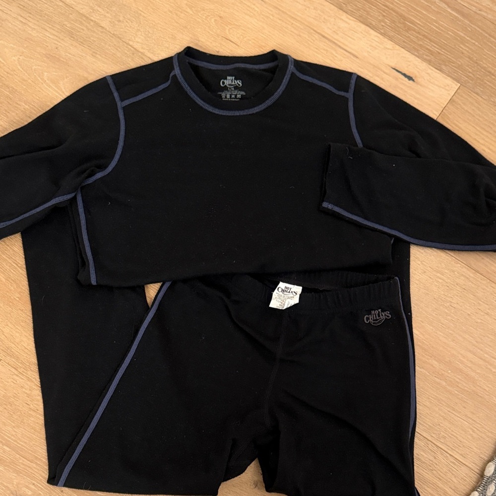 Hot Chillys Black Thermal Set